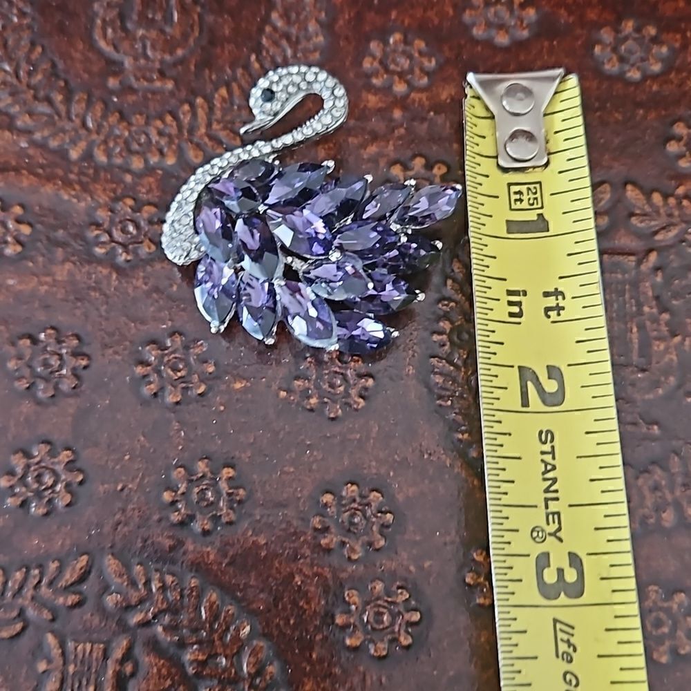 NWOT Swan brooch with purple and white rhinestones - Picture 5 of 5